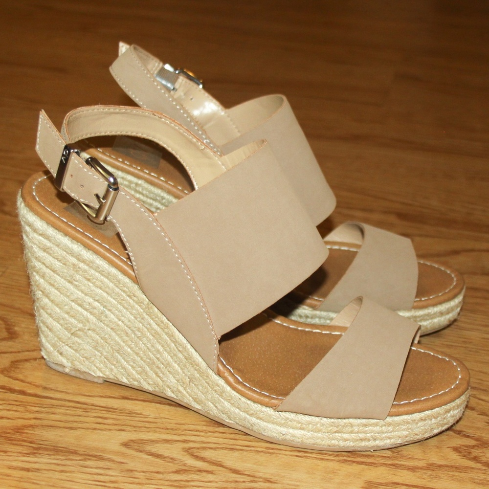 Beige wedges NWOT